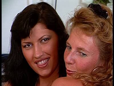 Zwei Weiber teilen sich beim Sexcasting einen Pimmel