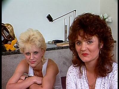 80er Retro Dreier mit Blondine und Rothaariger