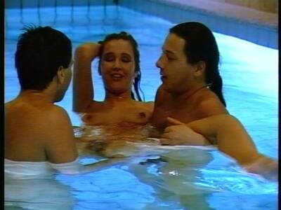 FMM Dreier im Swimmingpool