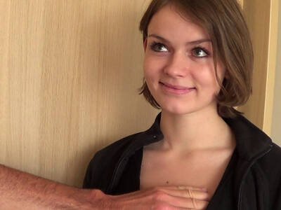 Junge Tschechin beim deutschen Fick Casting im Hotelzimmer
