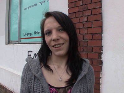 Schlanke Deutsche ist spontan und bitchig genug für einen Pornodreh